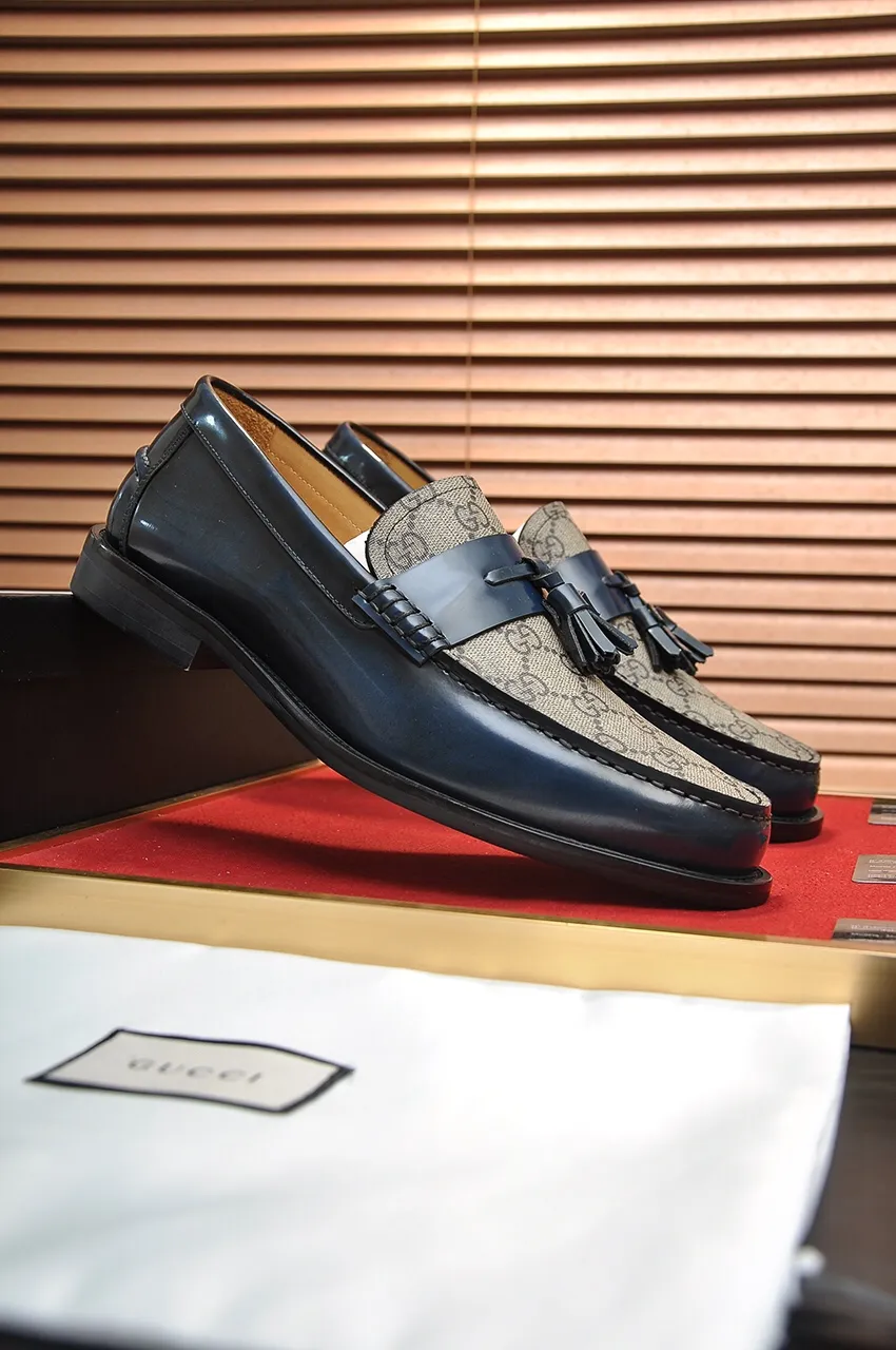 Men's shoes💰560💶Italy's top luxury men's shoe giant (GUCCI) (Gucci) (full cowhide lining) new arrival🍃Original European style🔰 Pleasant to the eye😍In order to make the shoes more durable and non-deformable🌀The production continues to follow traditional methods but there is still no lack of innovation💪Choose original sheepskin for the leather♻️ Smooth and natural And extra bright ⭐Made of imported cowhide, the first choice of rich people 38-45 (45 customized)